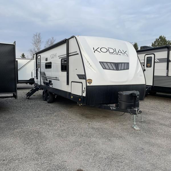 White 2022 Dutchmen Kodiak Ultra-Lite 250BHSL