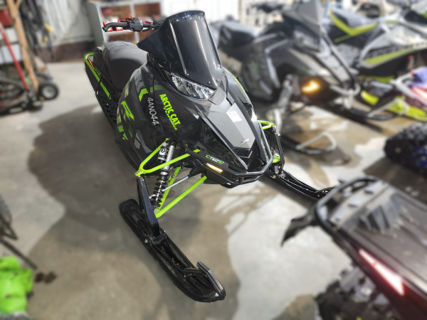 BLACK 2017 Arctic Cat THUNDERCAT