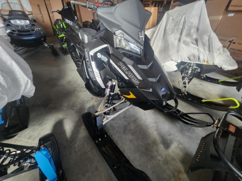 BLACK/GRAY 2016 Polaris INDY 800 SKS at Sturgeon Motor Sports & Trans Canada RV – Image 1